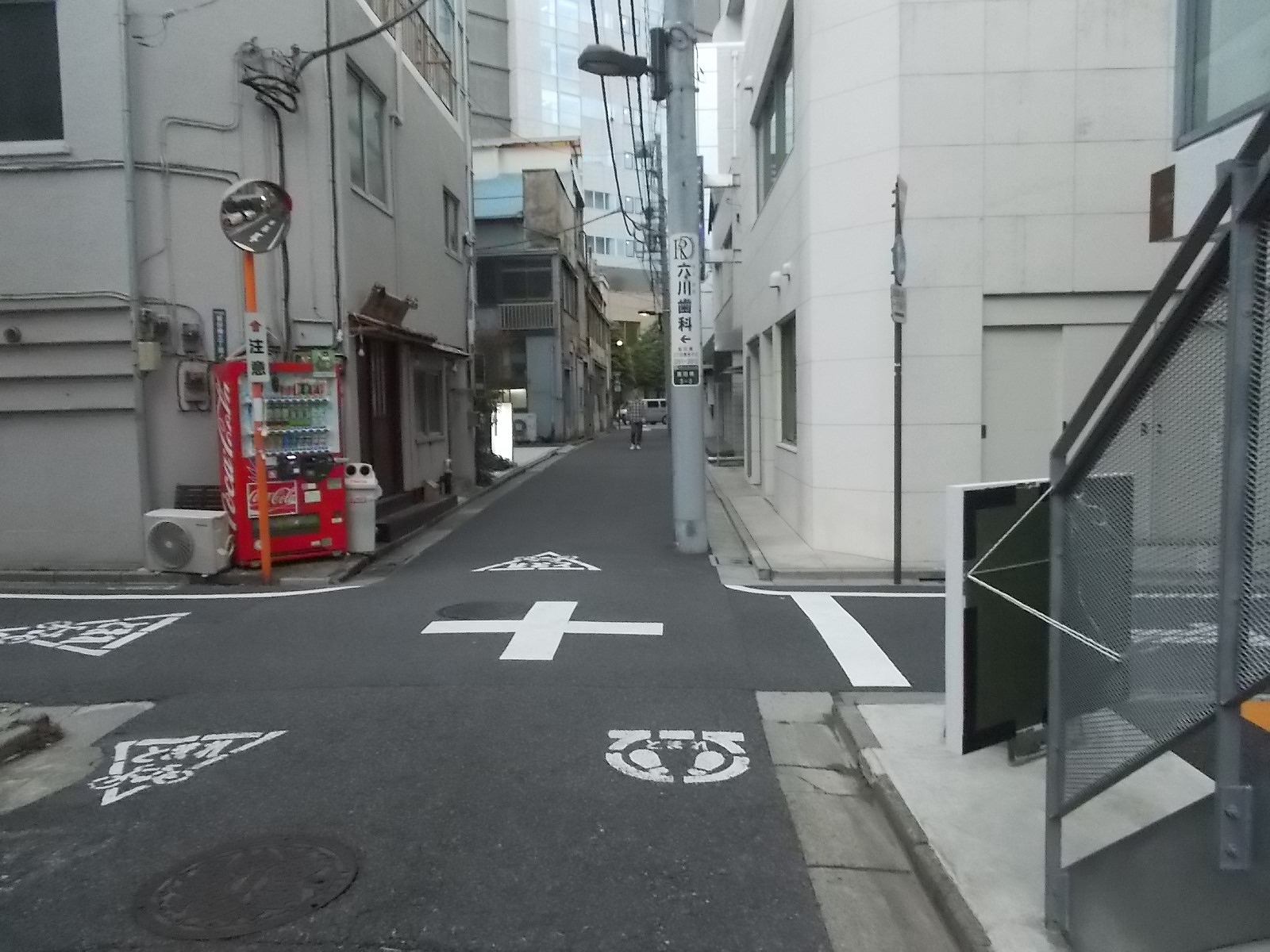 中村ビル前面の通り
