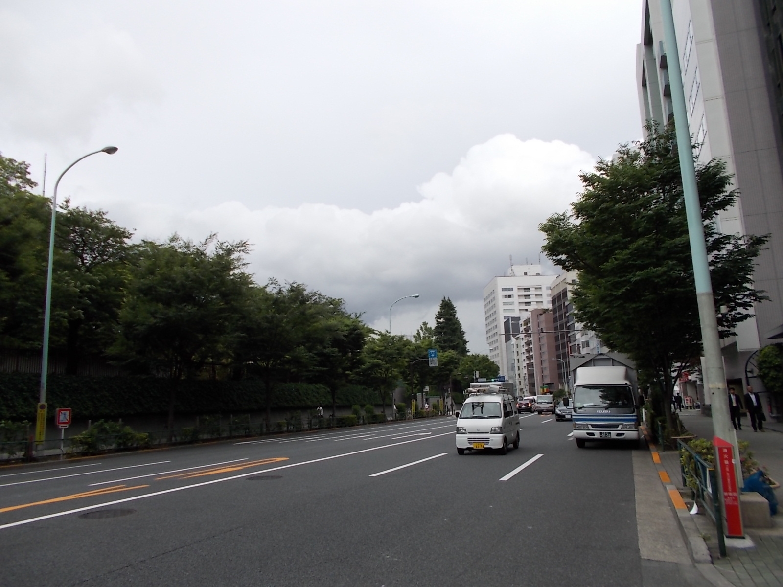 一本出れば靖国通り