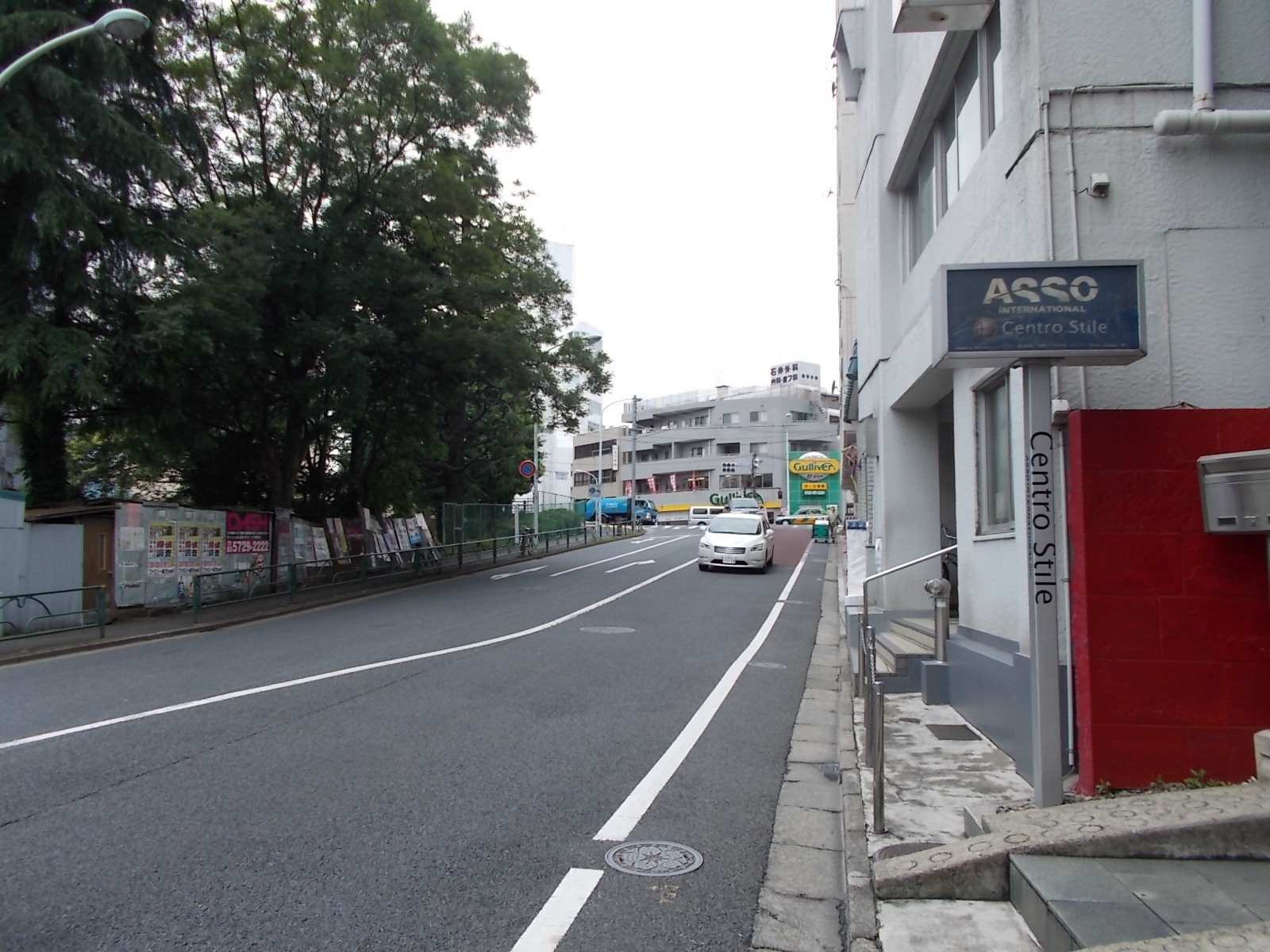 合羽ビル前面の通り