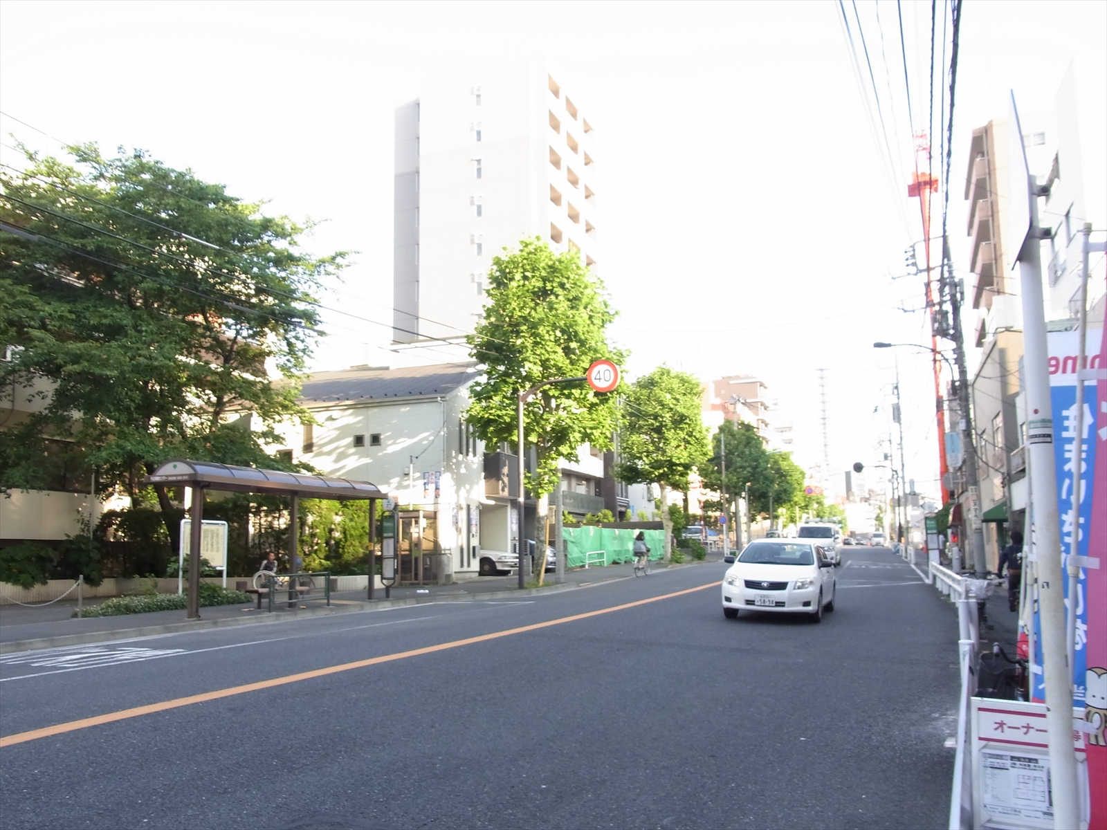 早稲田長谷川ビル前の外苑東通り沿い