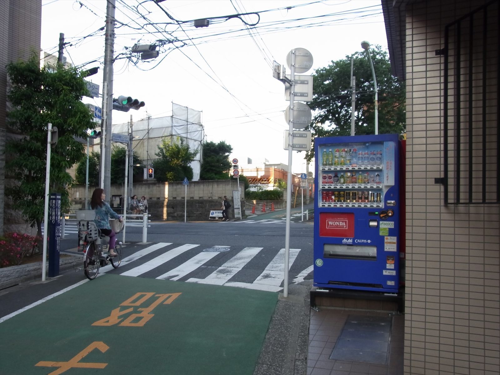 「牛込柳町駅」6分、「神楽坂駅」8分