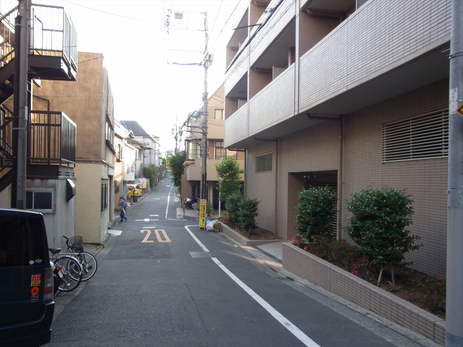 オフィスビル周辺の雰囲気