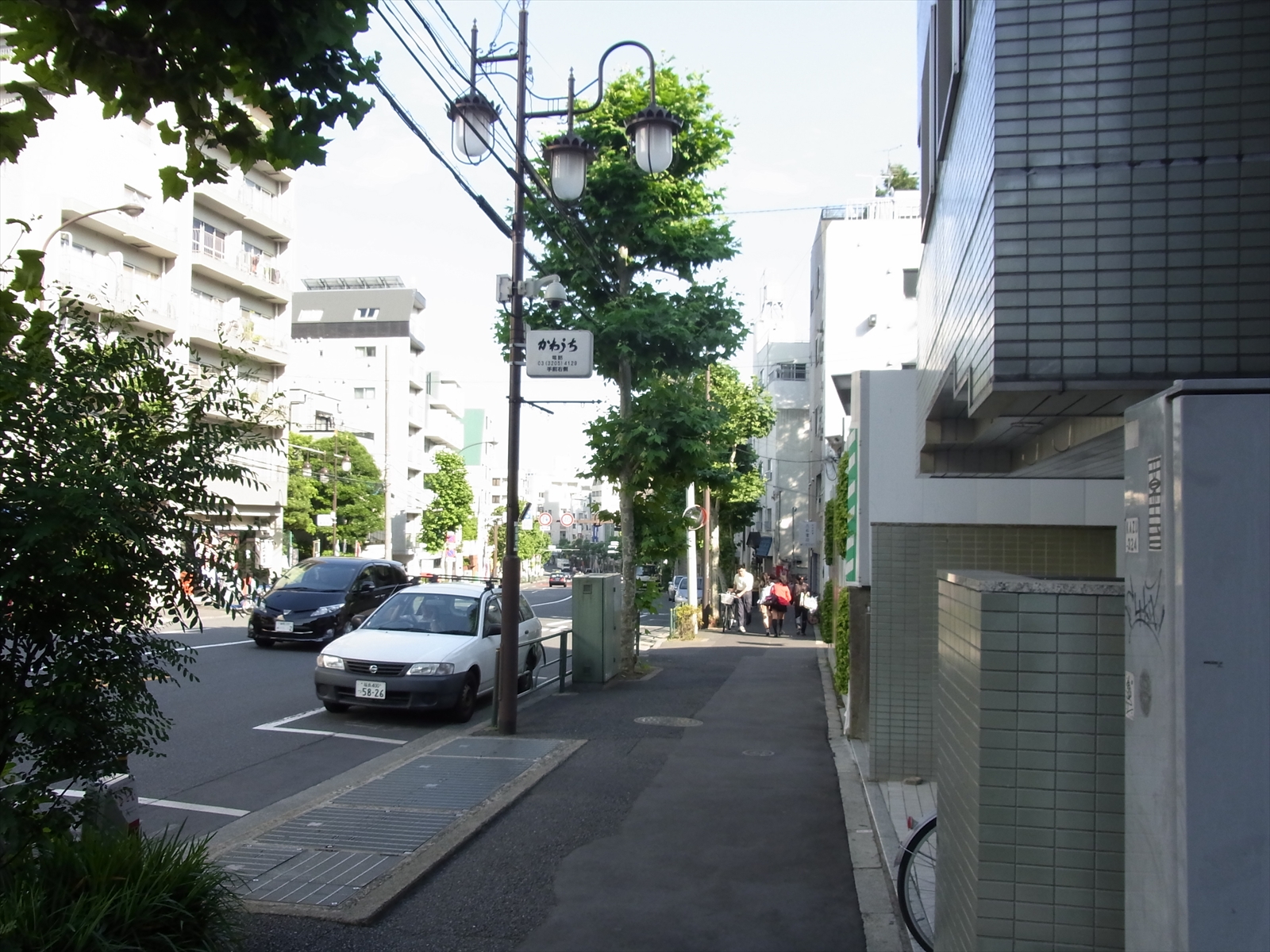 西早稲田ビル前面の通り