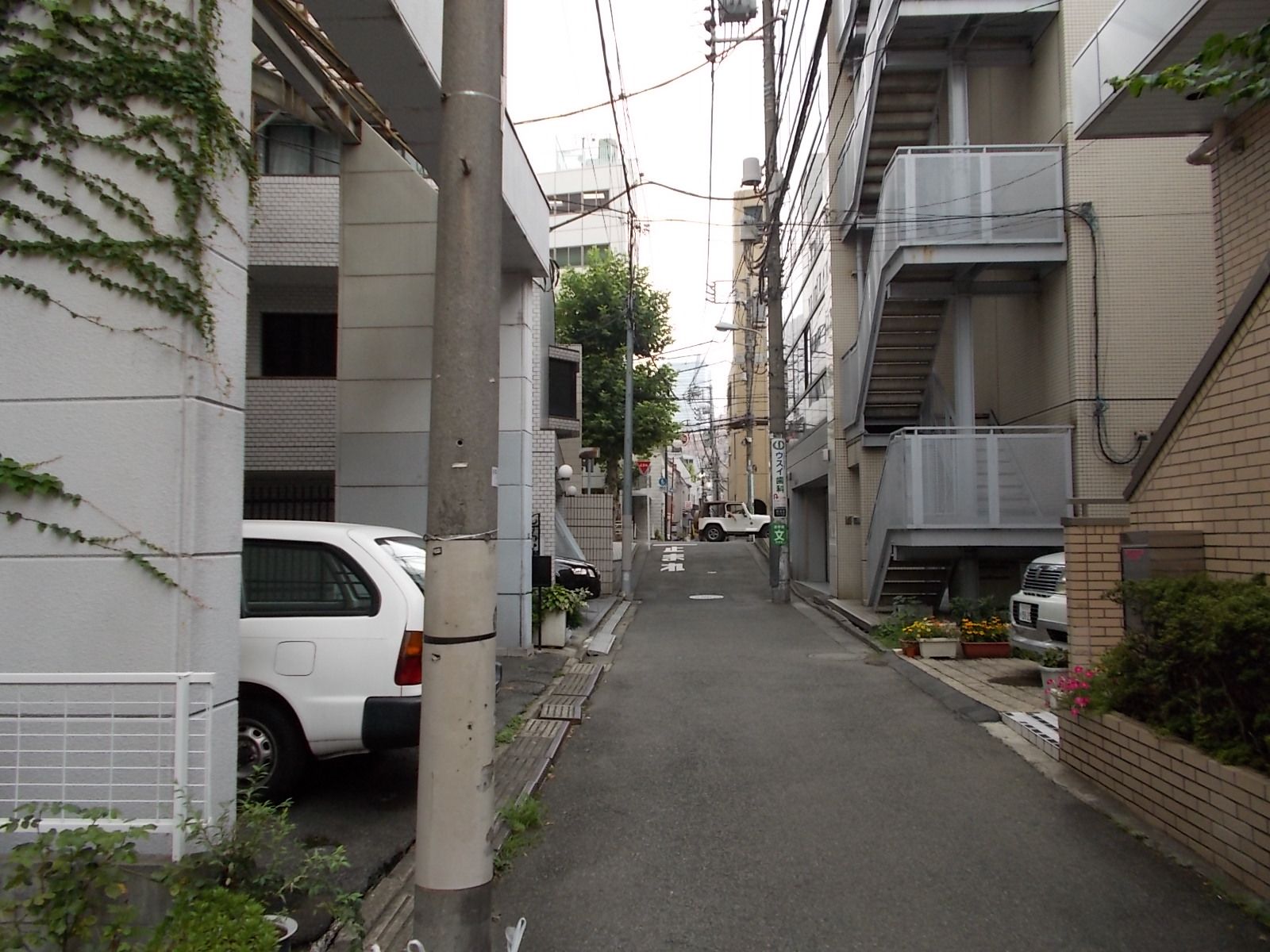 住宅や賃貸マンションの並ぶ閑静な場所