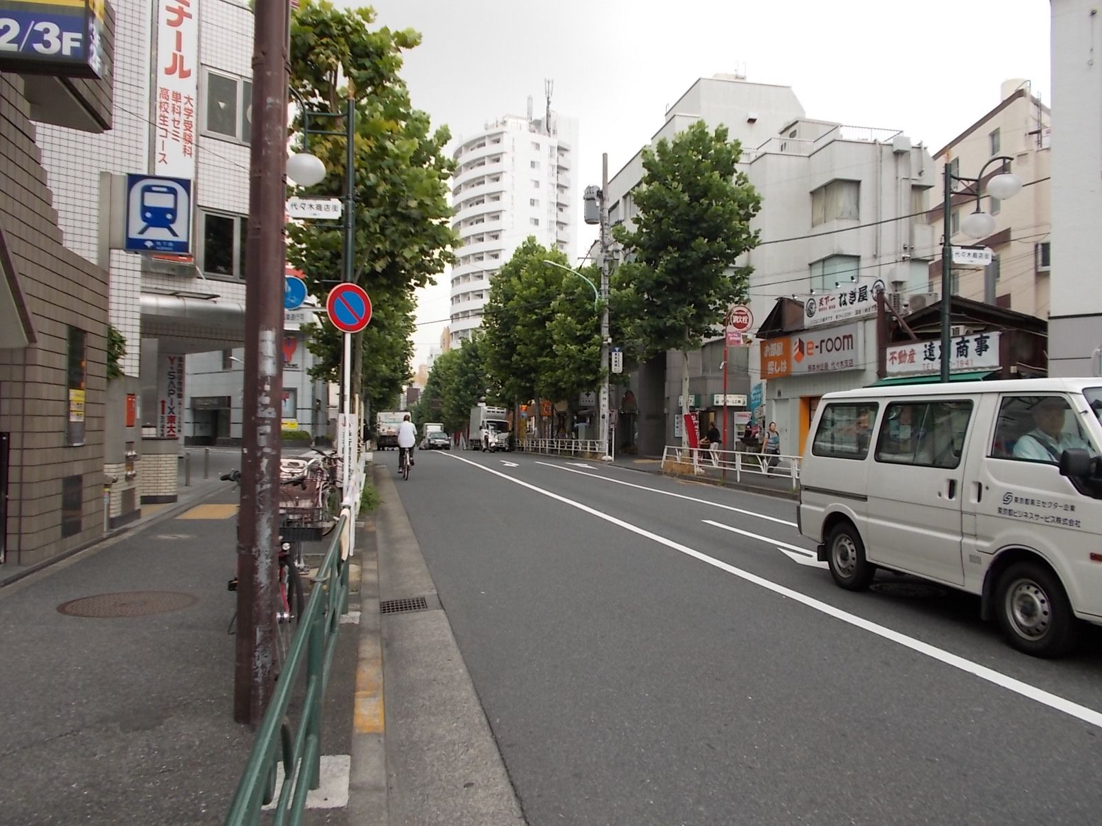 代々木商店街通りを一本入る