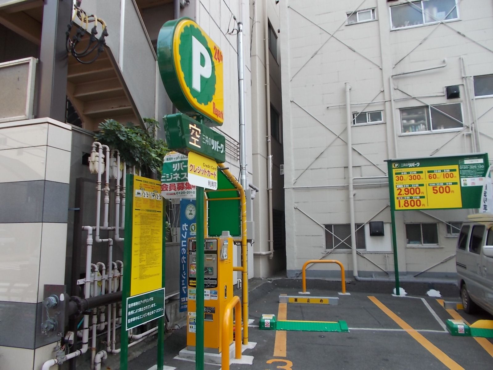 大倉ビル近くのパーキング
