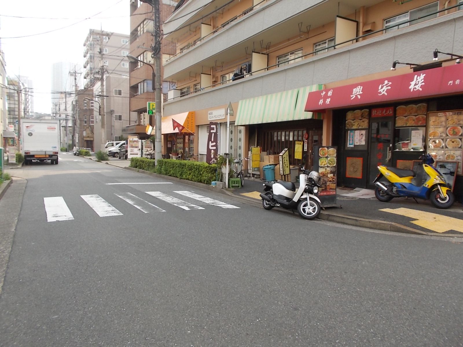 佐賀町ビル前面の通り