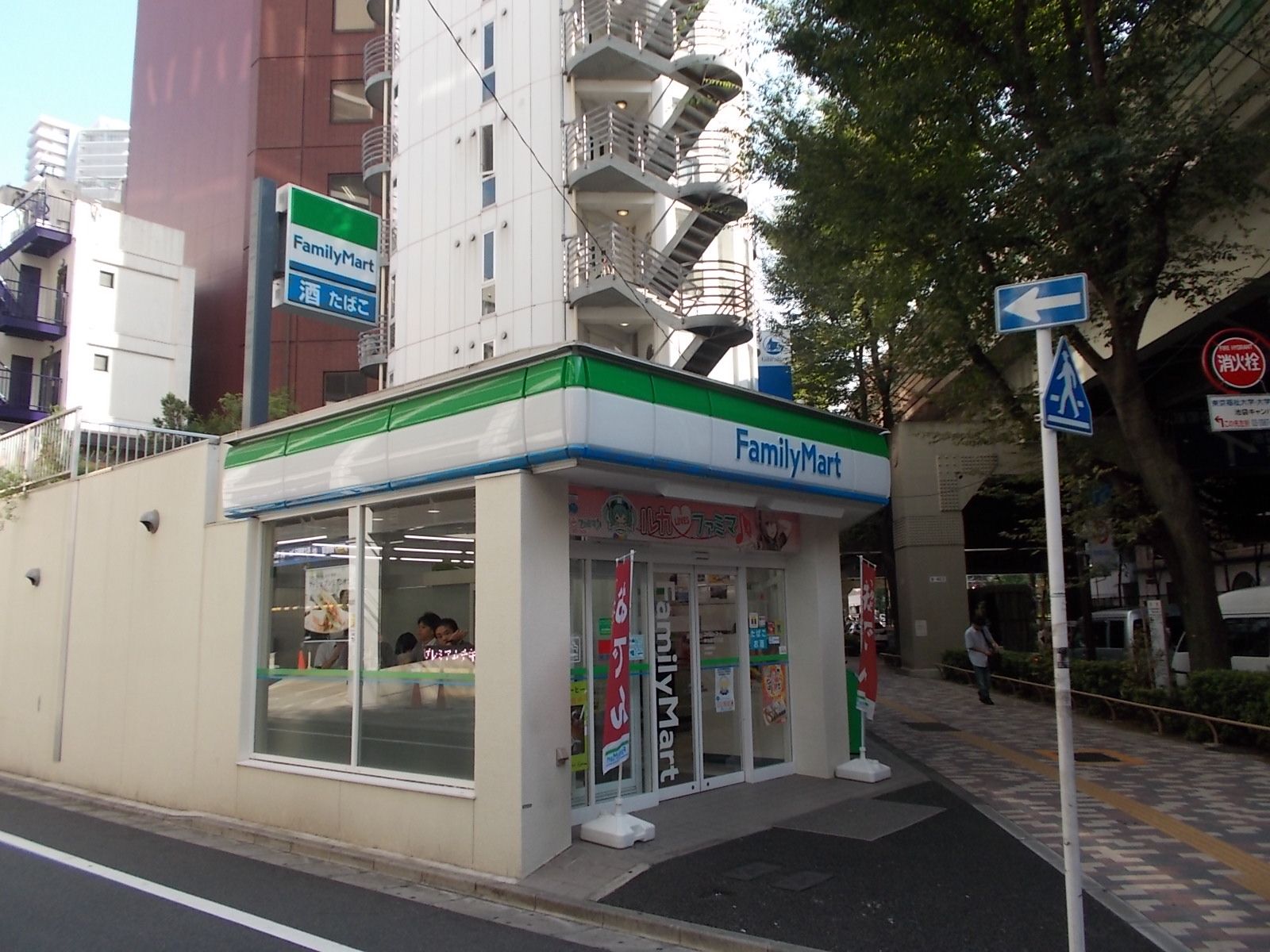 隣にあるファミリーマートサンシャイン西店