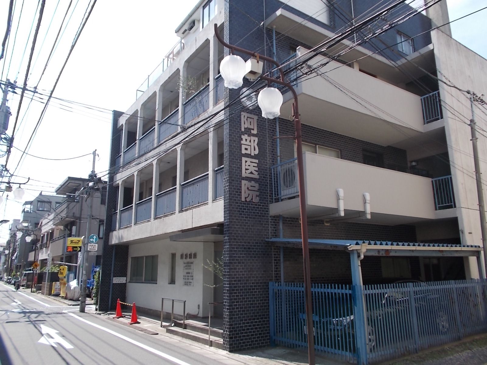 ビル近くの病院