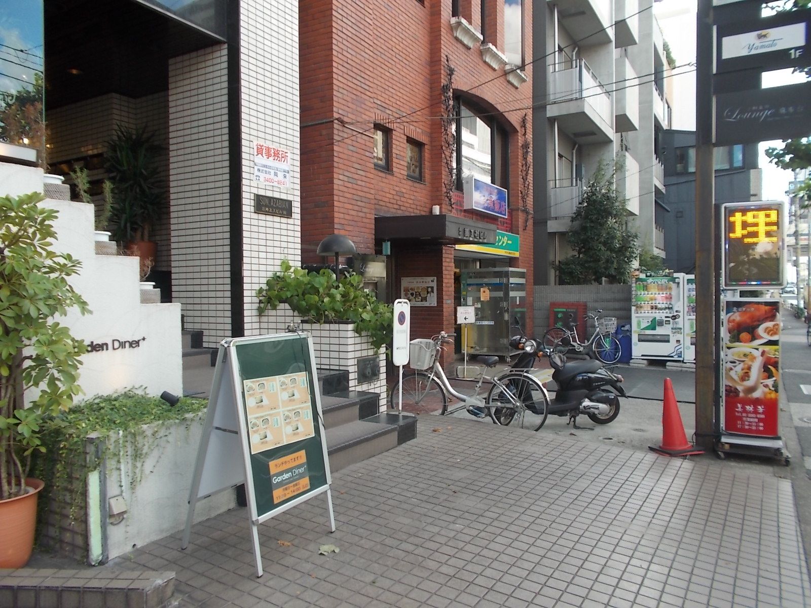 隣接したビル