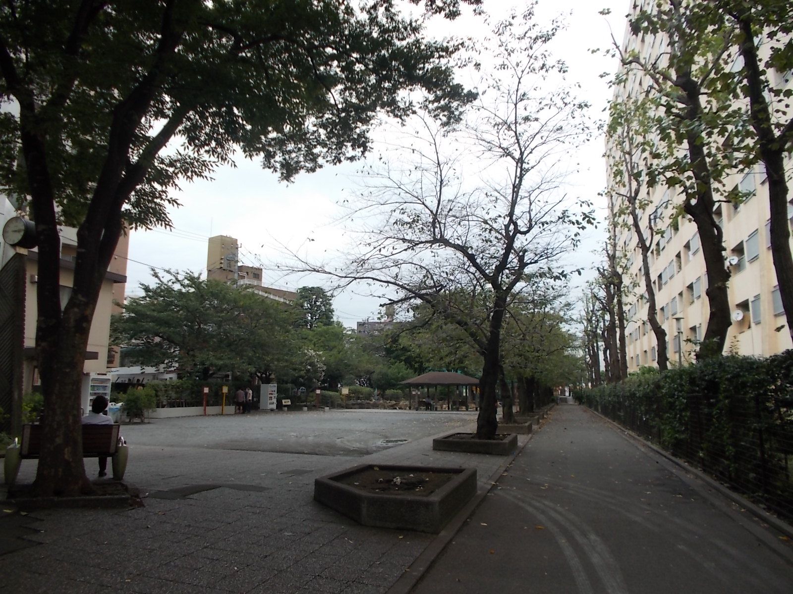 休憩のできる公園も近い
