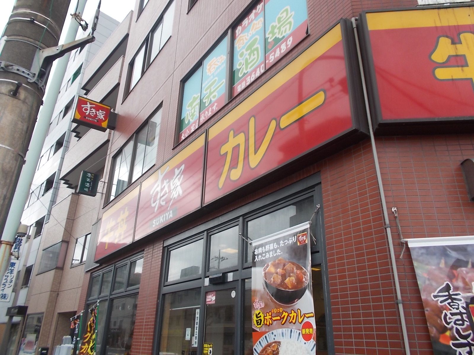 飲食チェーン店も多数