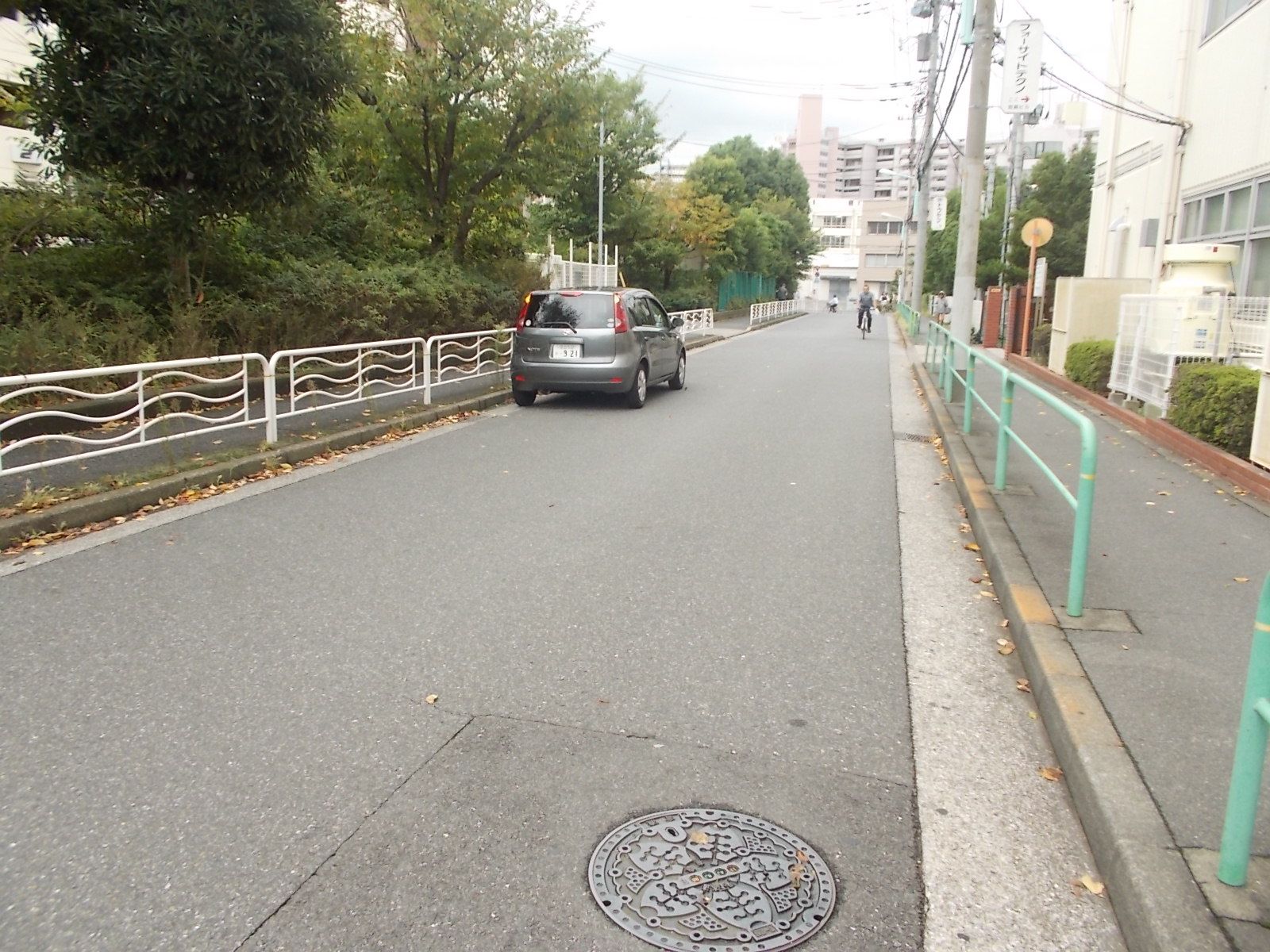 同興ビル前面の通り