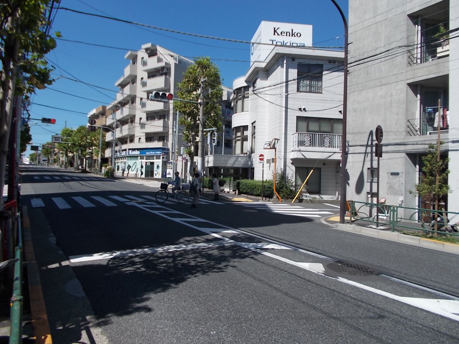 青梅街道から一本中へ