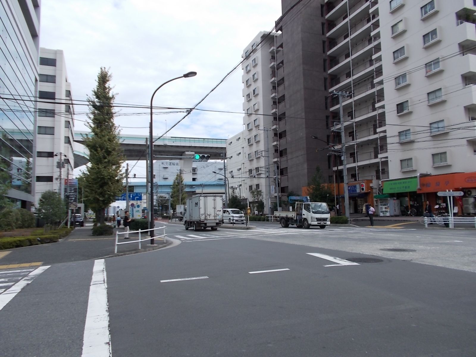 高取ビル前面の通り
