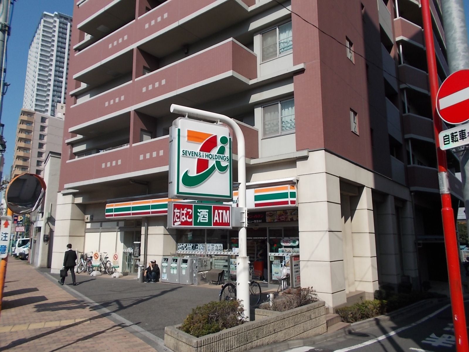 並びにあるセブンイレブン豊島池袋5丁目店