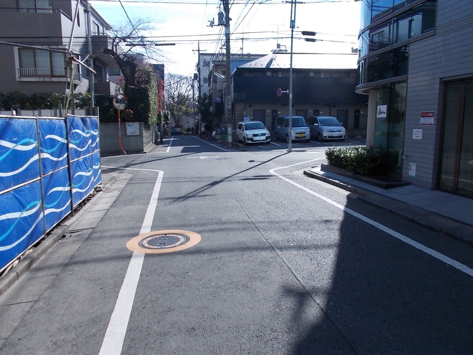 桜新町エイトビル前面の通り