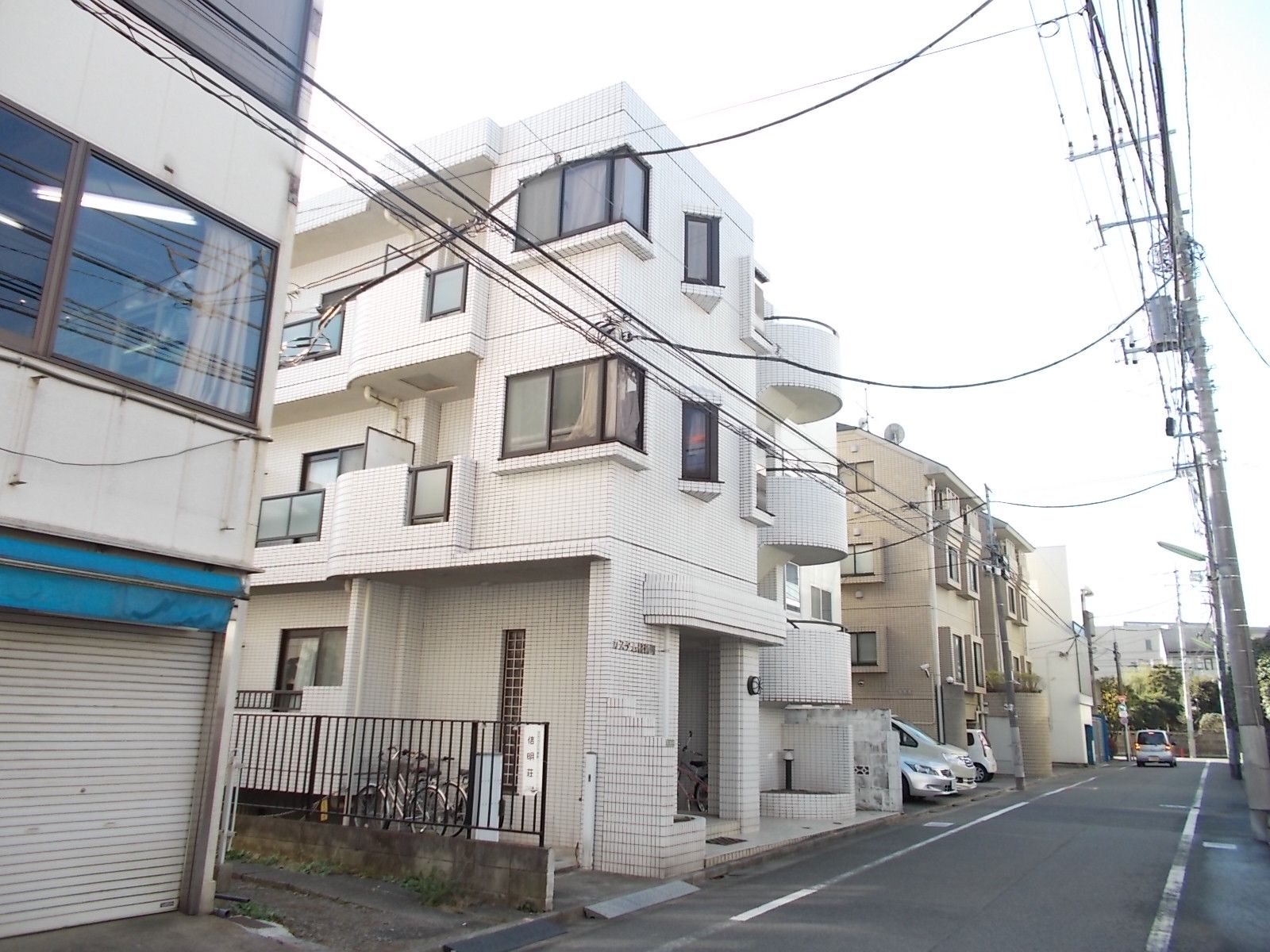 周囲は住宅街になります