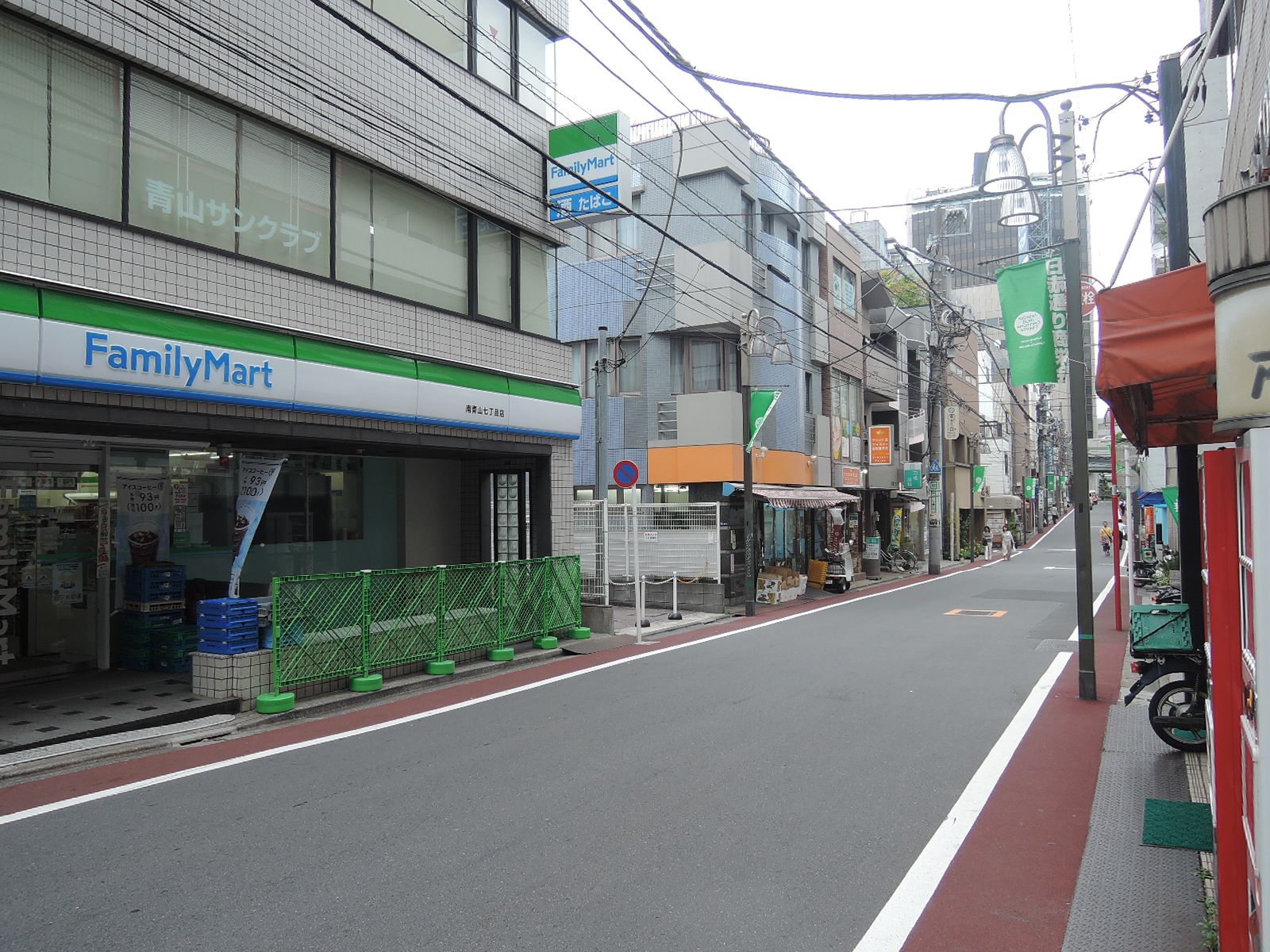 南青山モワビル周辺の様子
