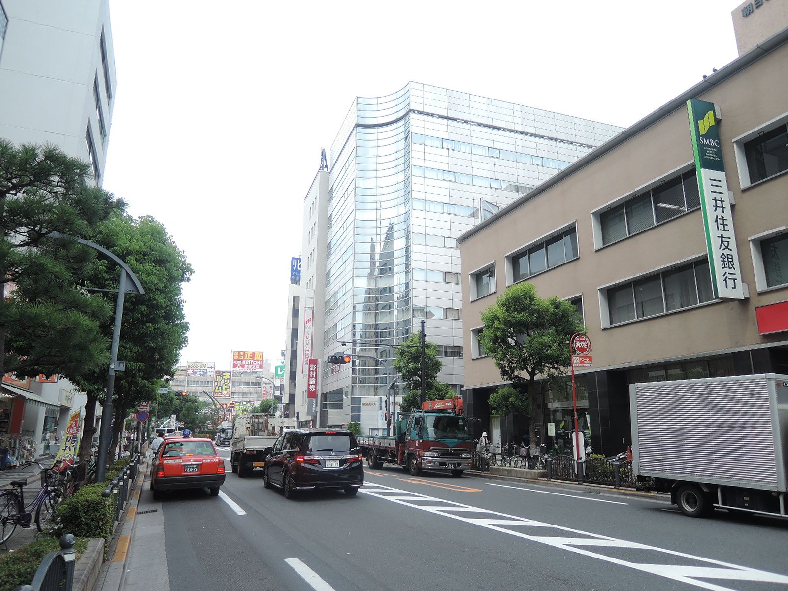 谷口ビル前面の通り
