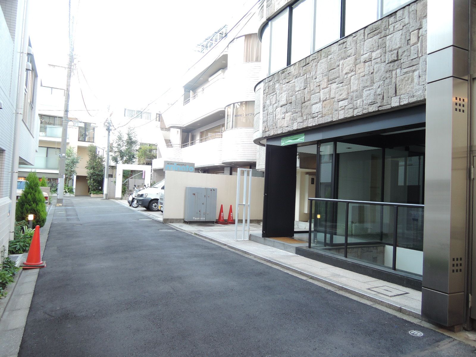 菊岡ビル前面の通り