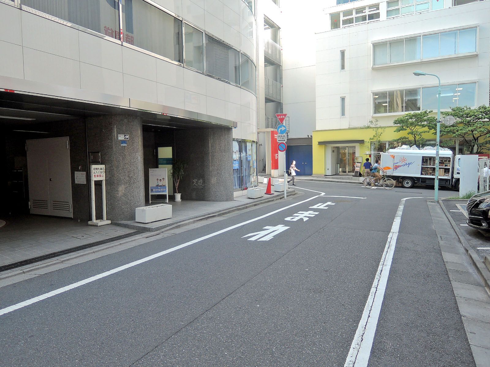 渋谷ニュープラザビル前面の通り