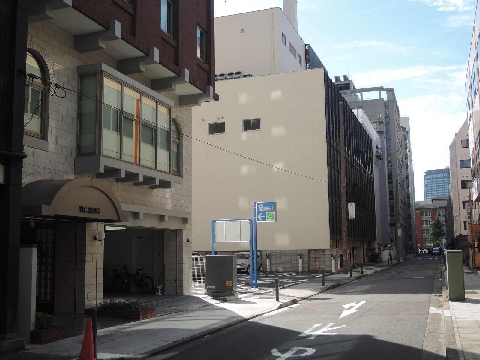 YLCビル前面通り