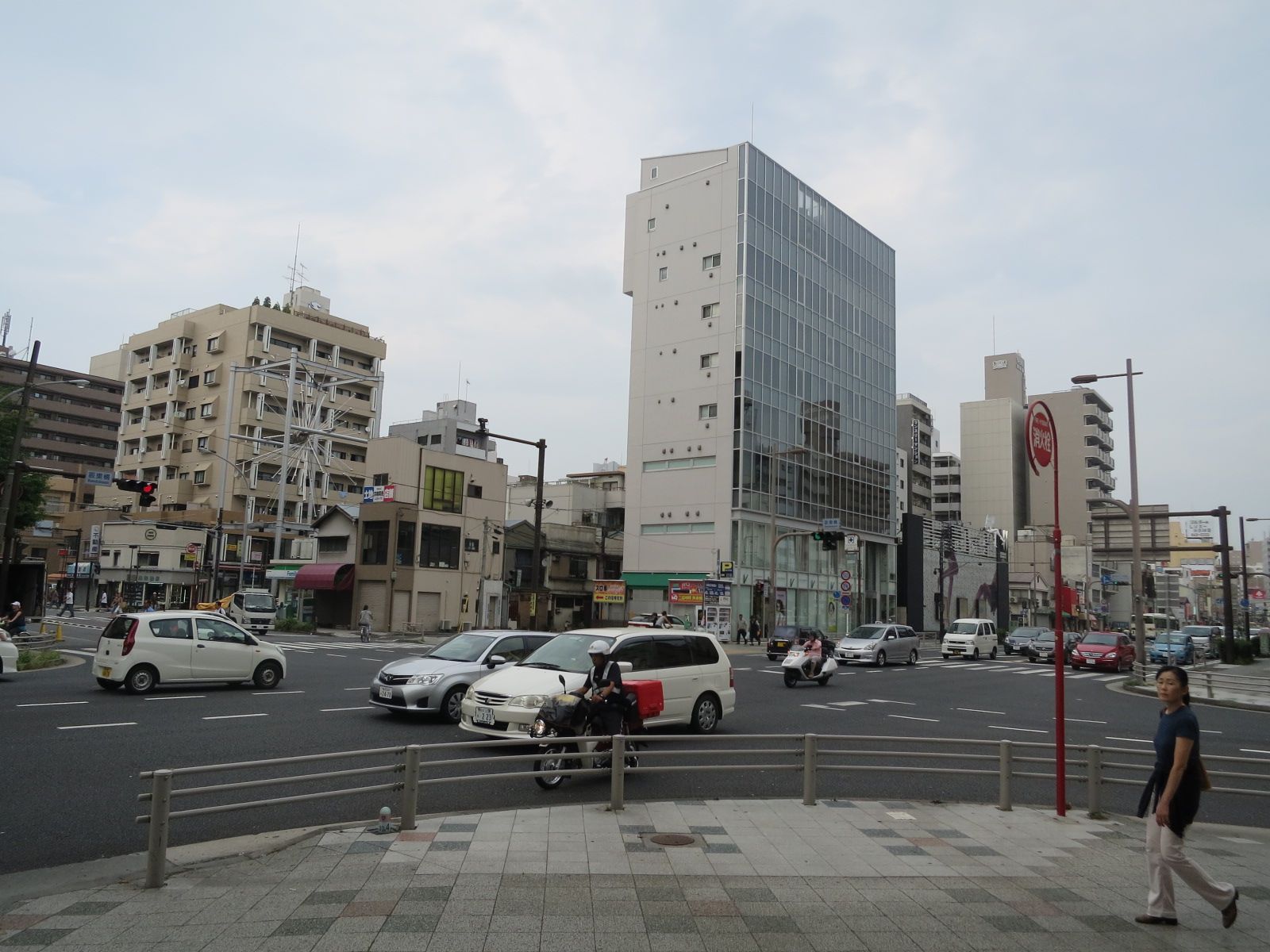 Kビル前面の様子