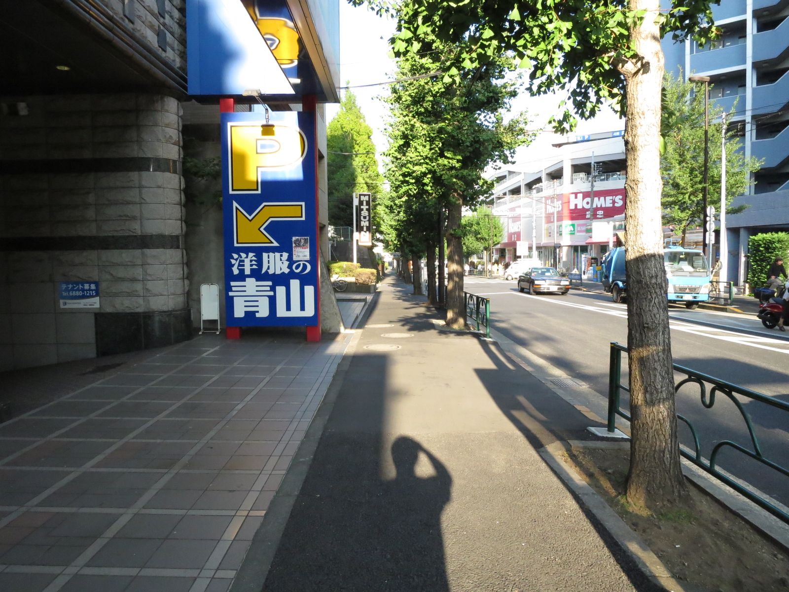 弥生町ビル前面通り