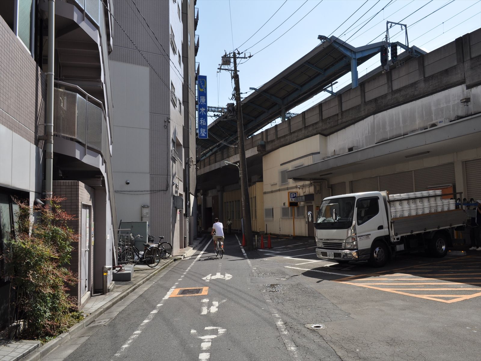 STビル前面の通り