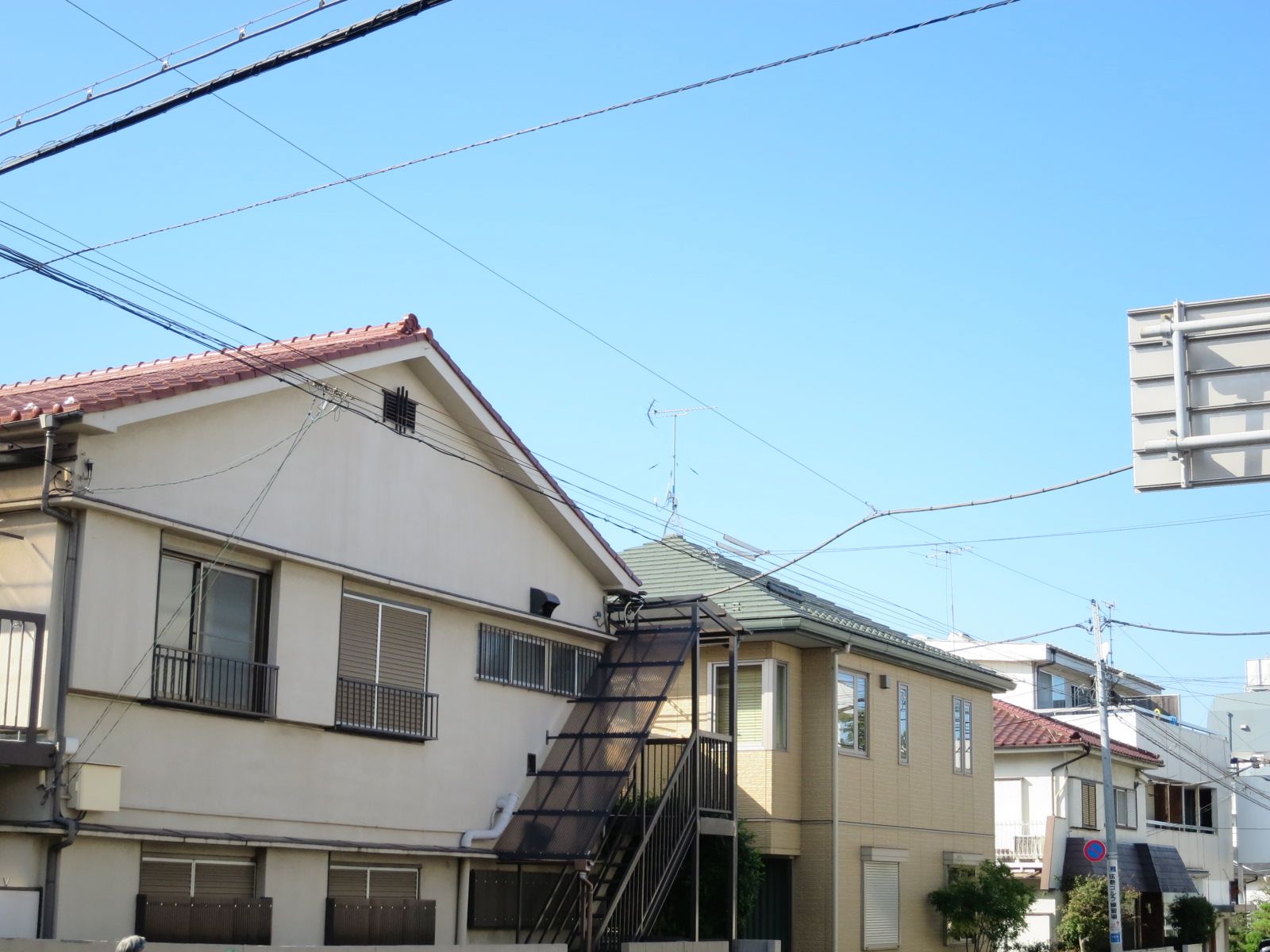 周囲は閑静な住宅街