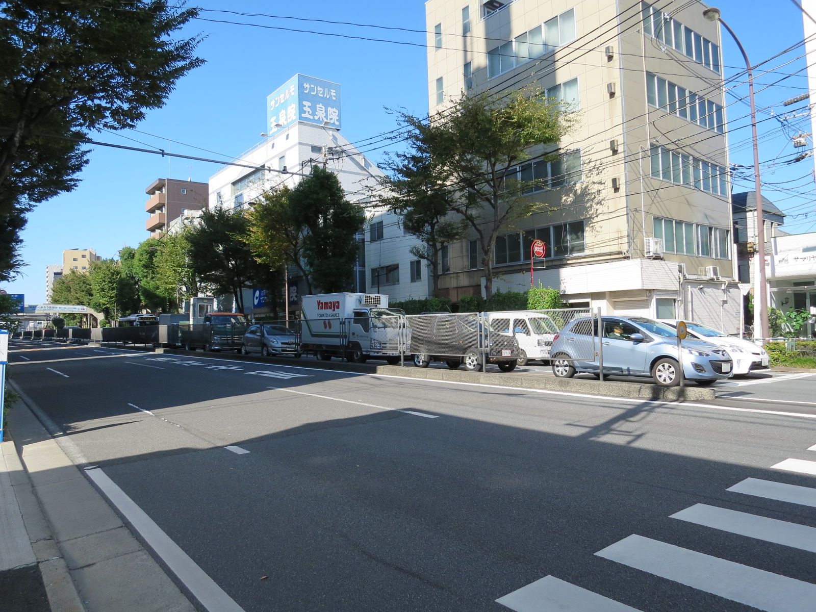 川又ビル前面の環七通り