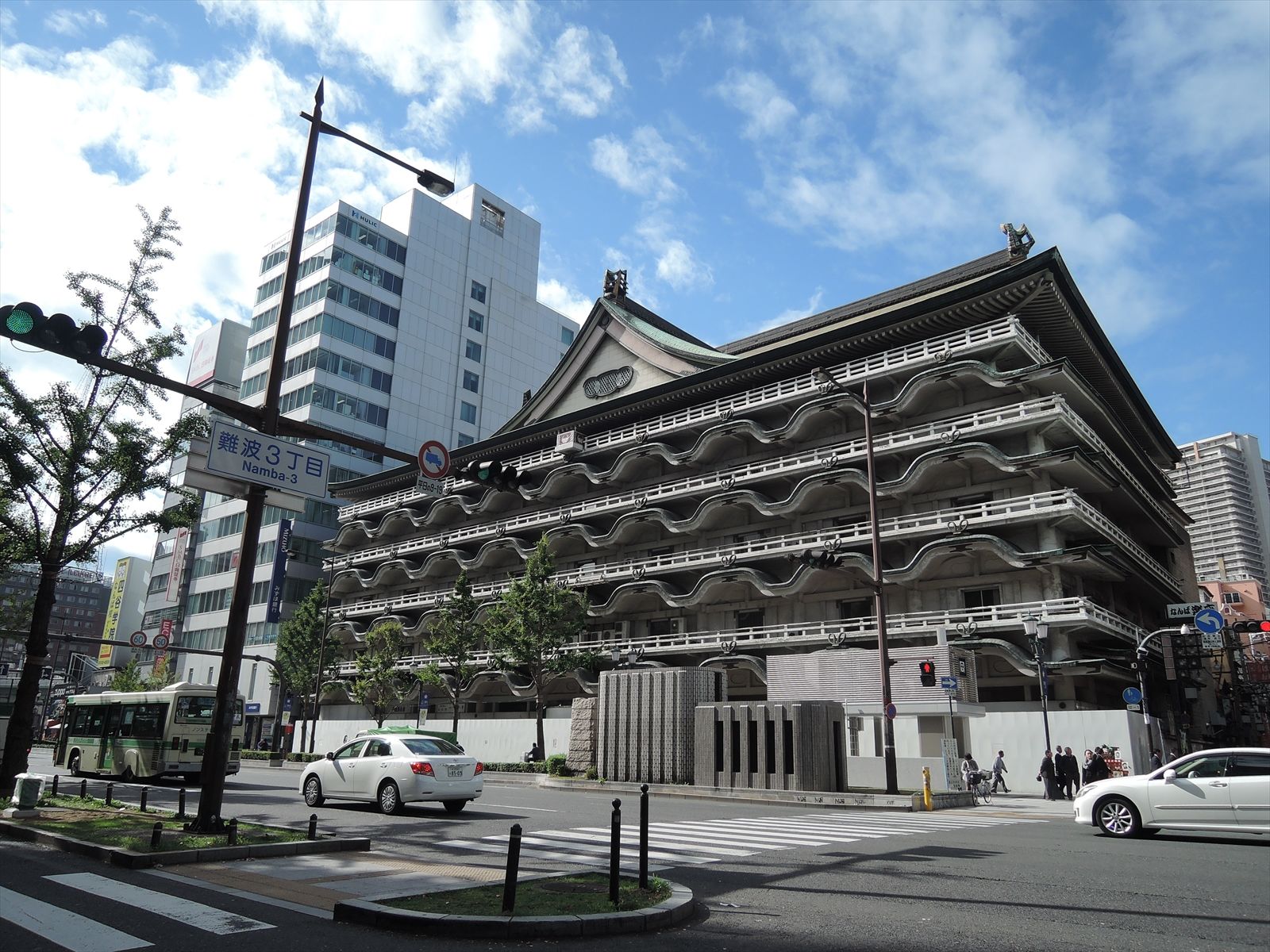 隣が新歌舞伎座