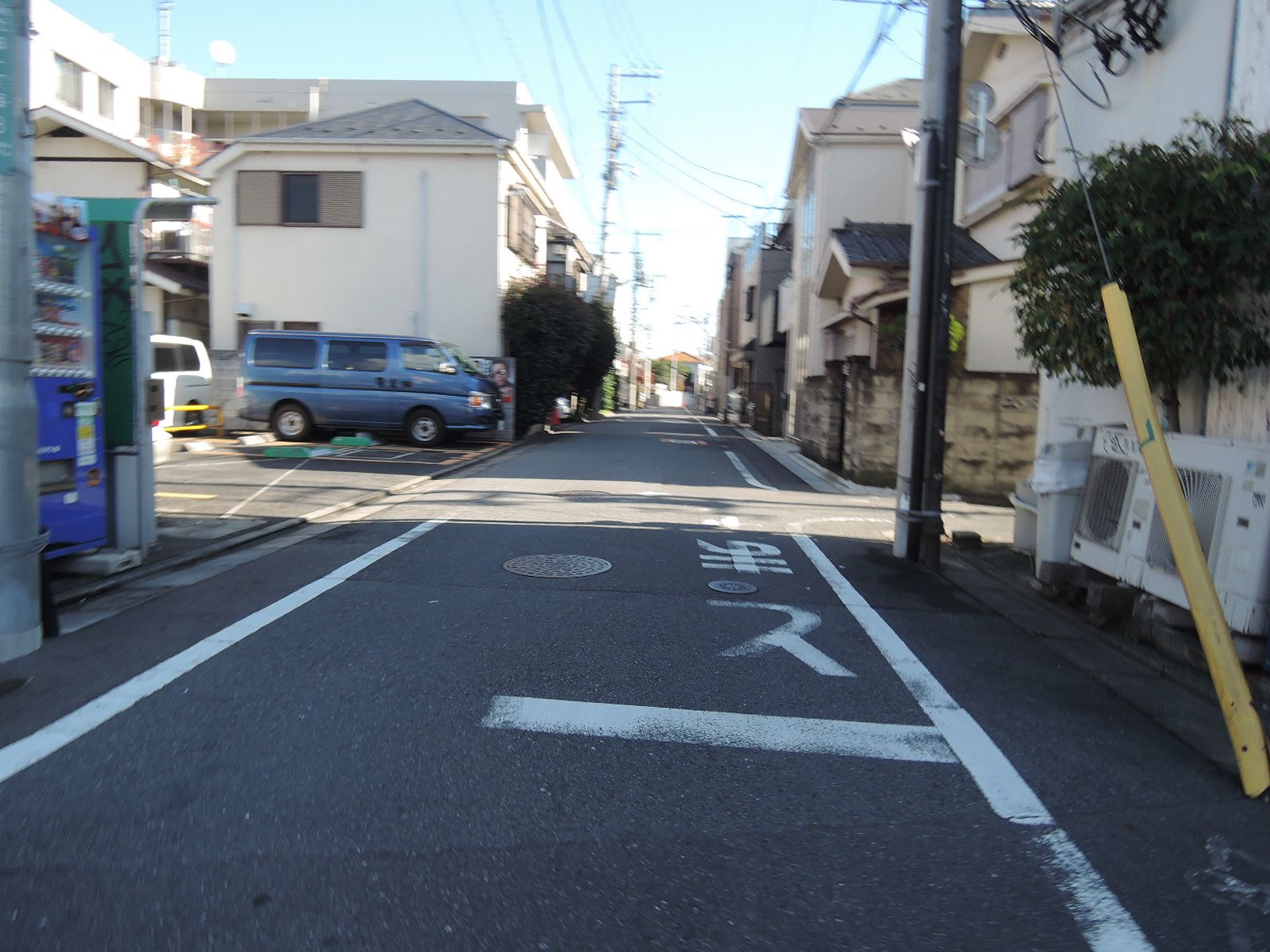路地は落ち着いた雰囲気