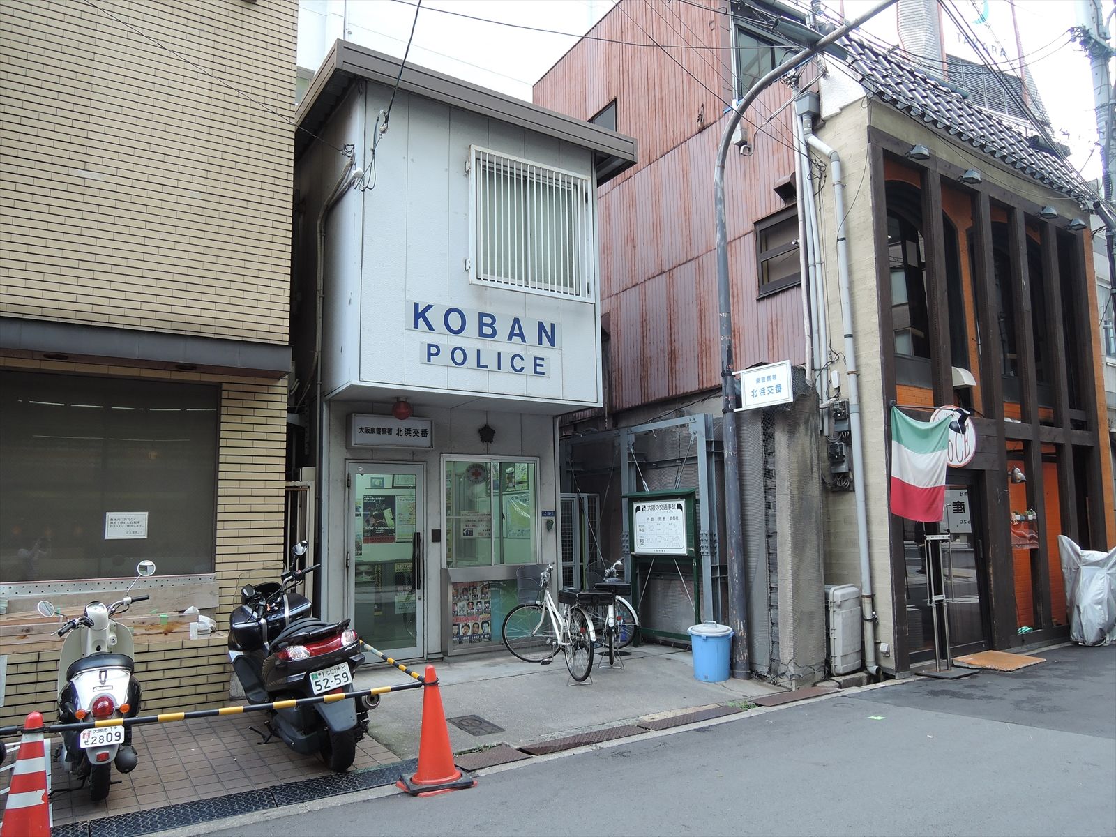 向かいの交番