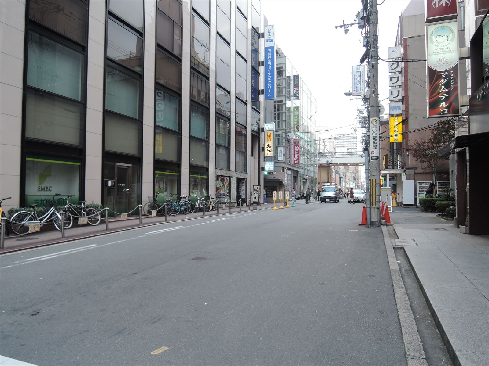 近隣：飲食店舗など複数