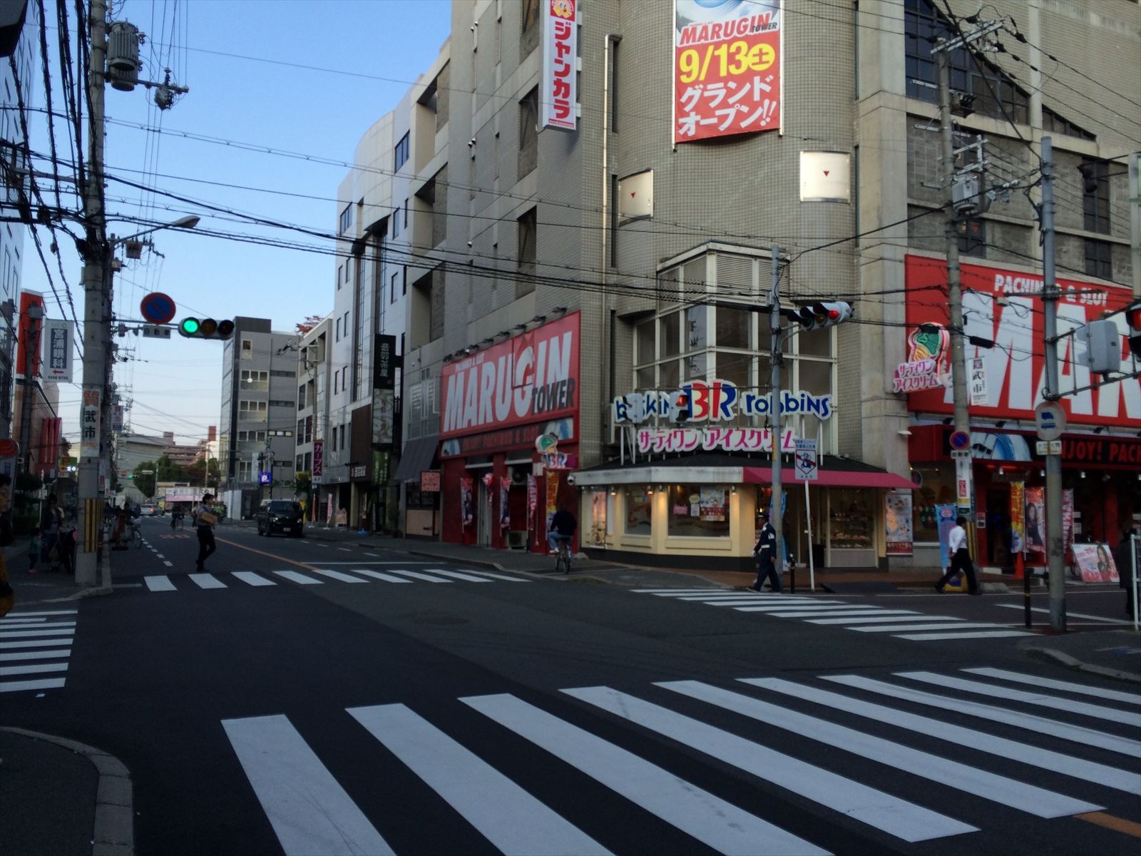 第三暁ビル前の通りの様子