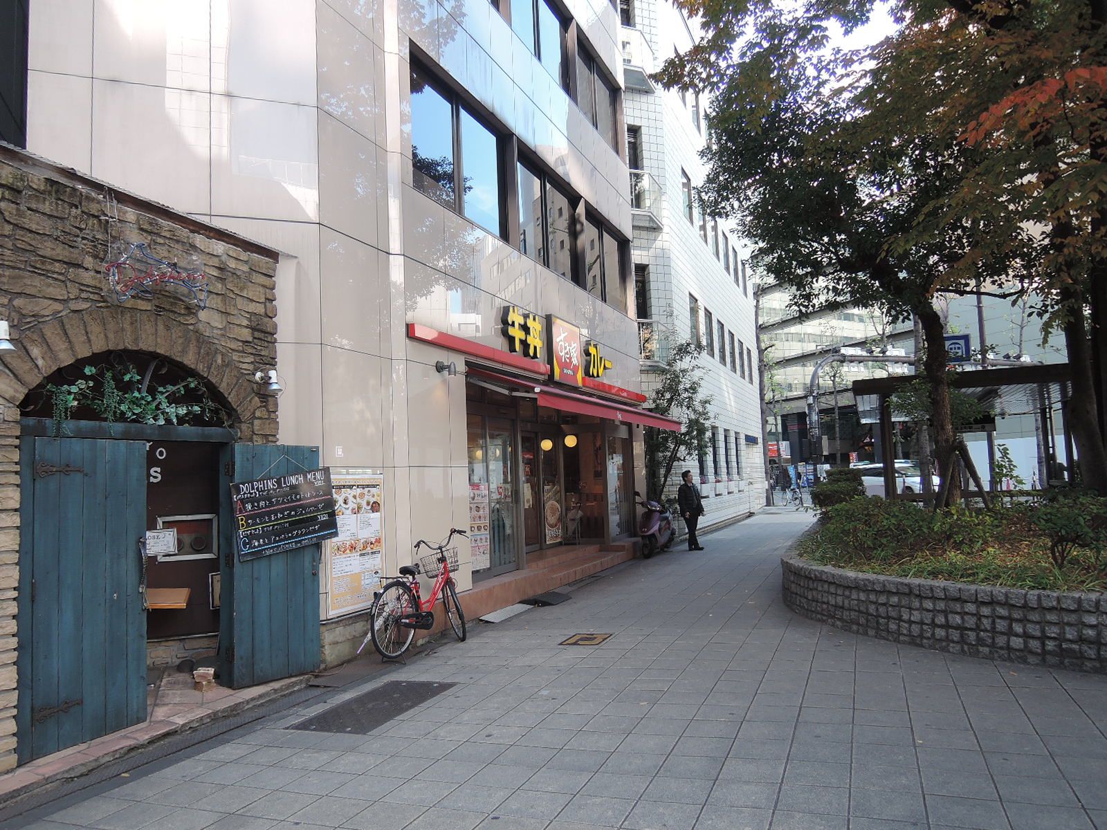 エントランス前の歩道