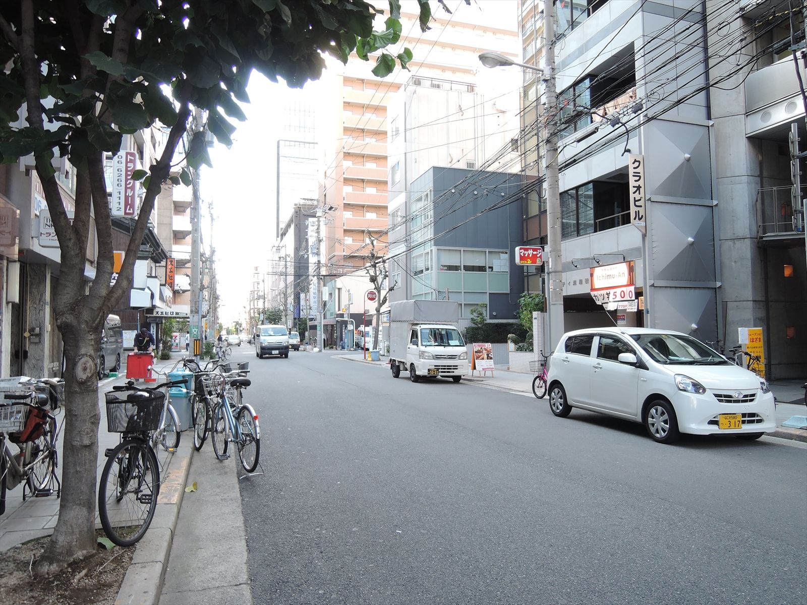 淀屋橋MIビル前の通りの雰囲気