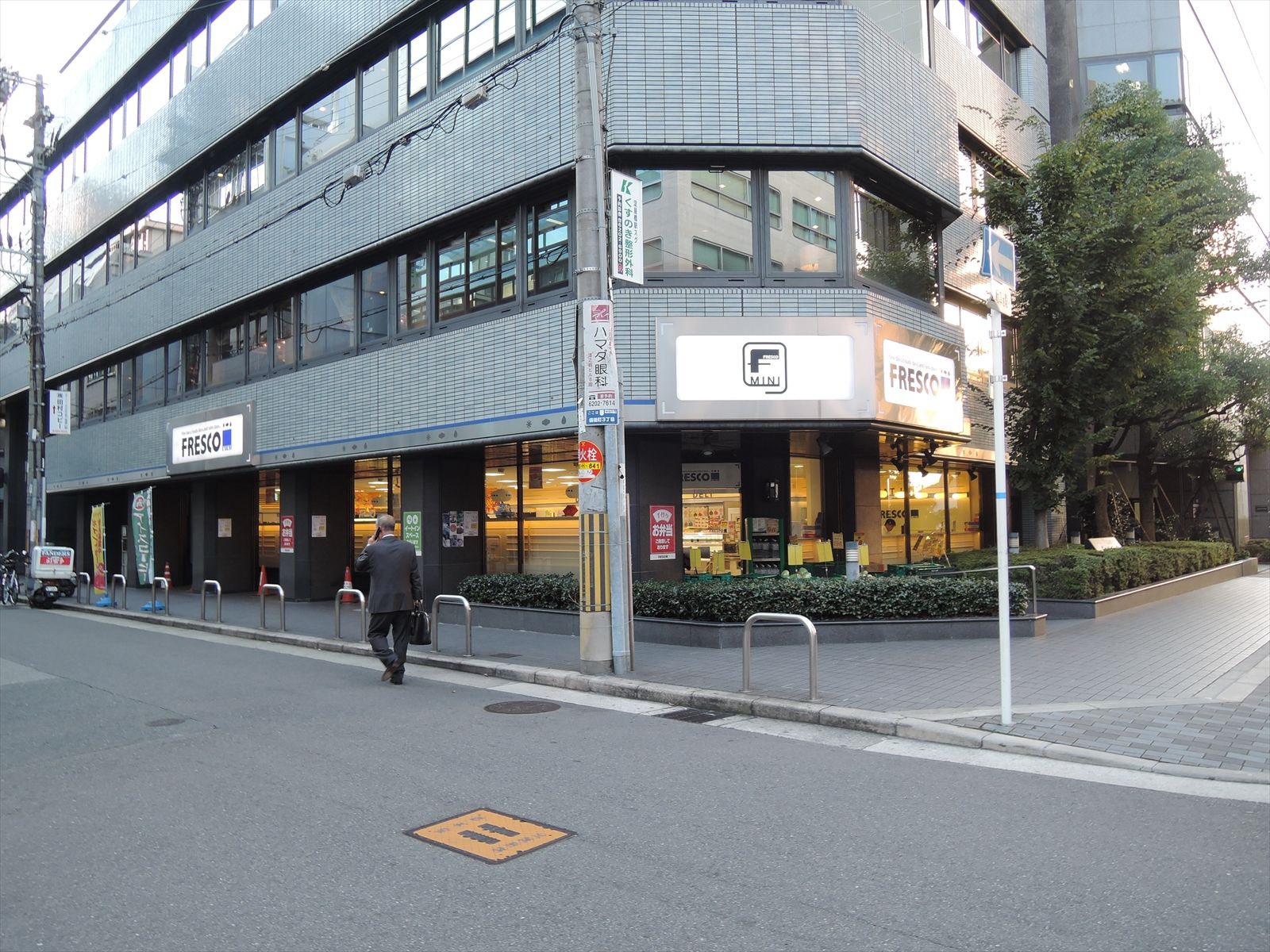 向かいのスーパーフレスコミニ