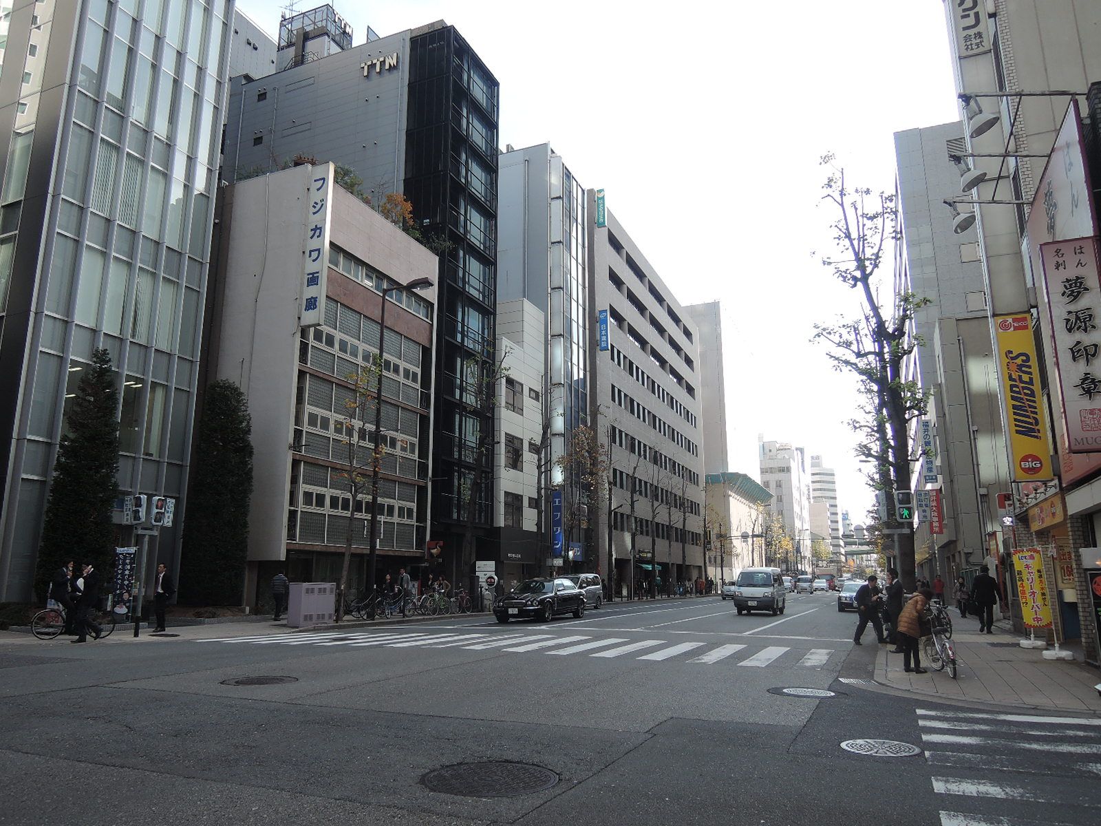 オフィスビル周辺