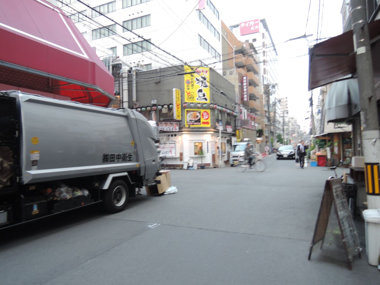 近隣に飲食店多数