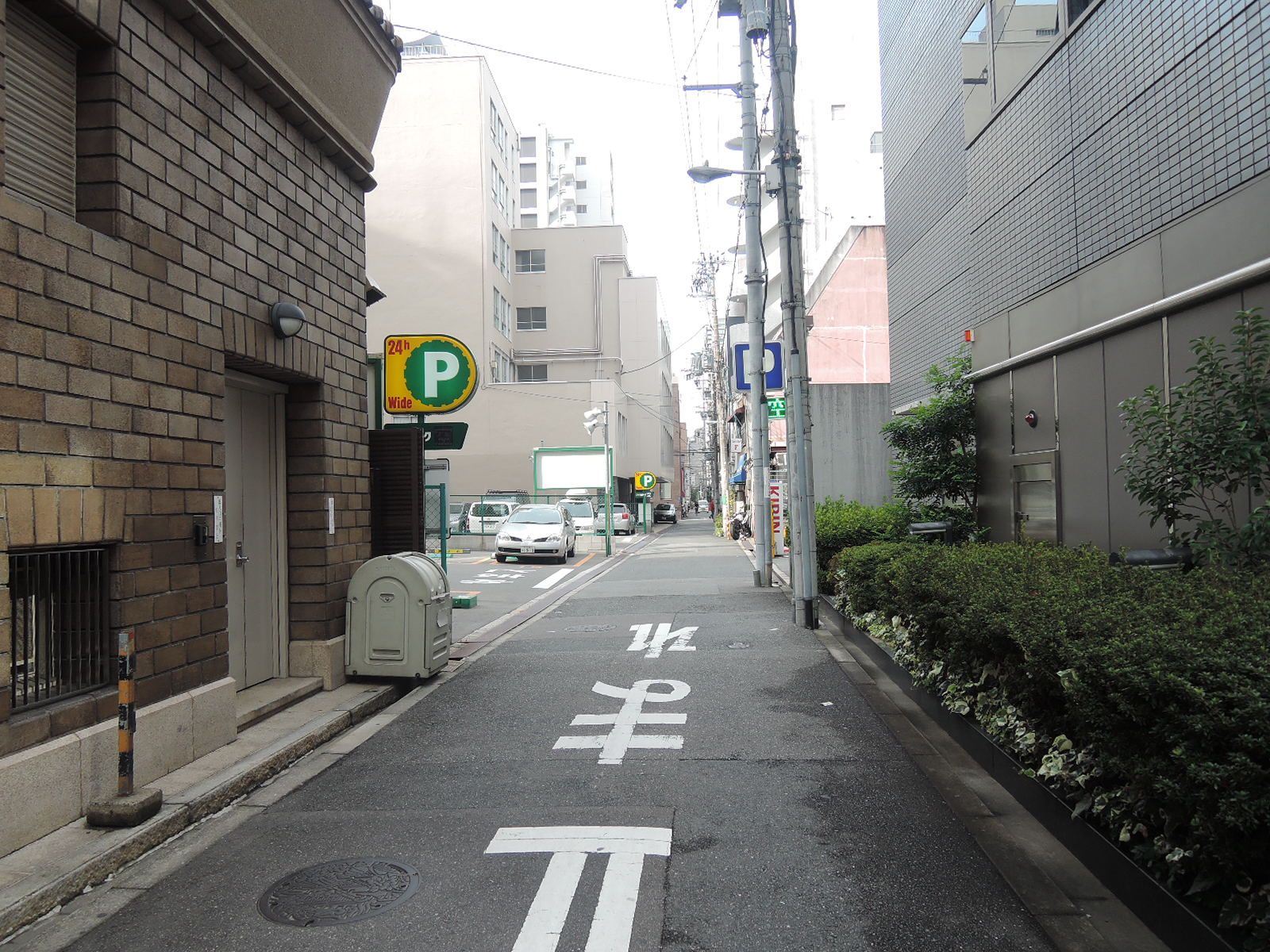 オフィスビル前面道路
