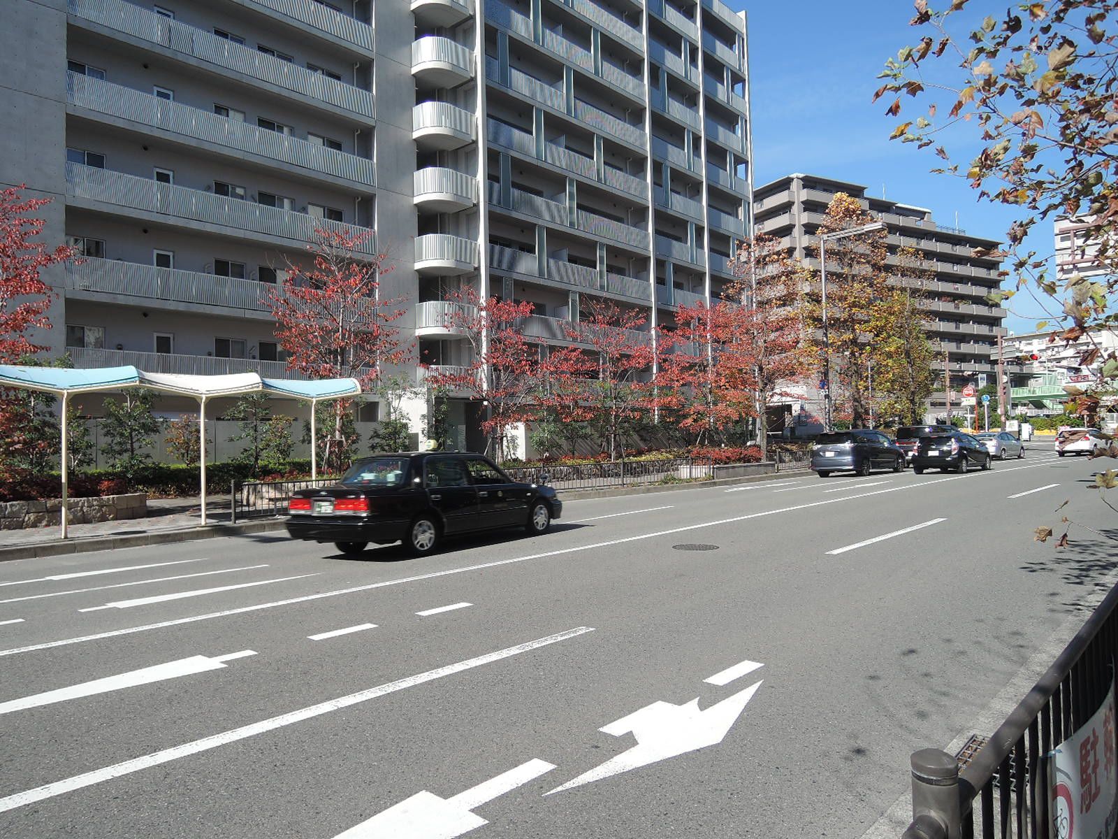 新千里5号線沿いに立地