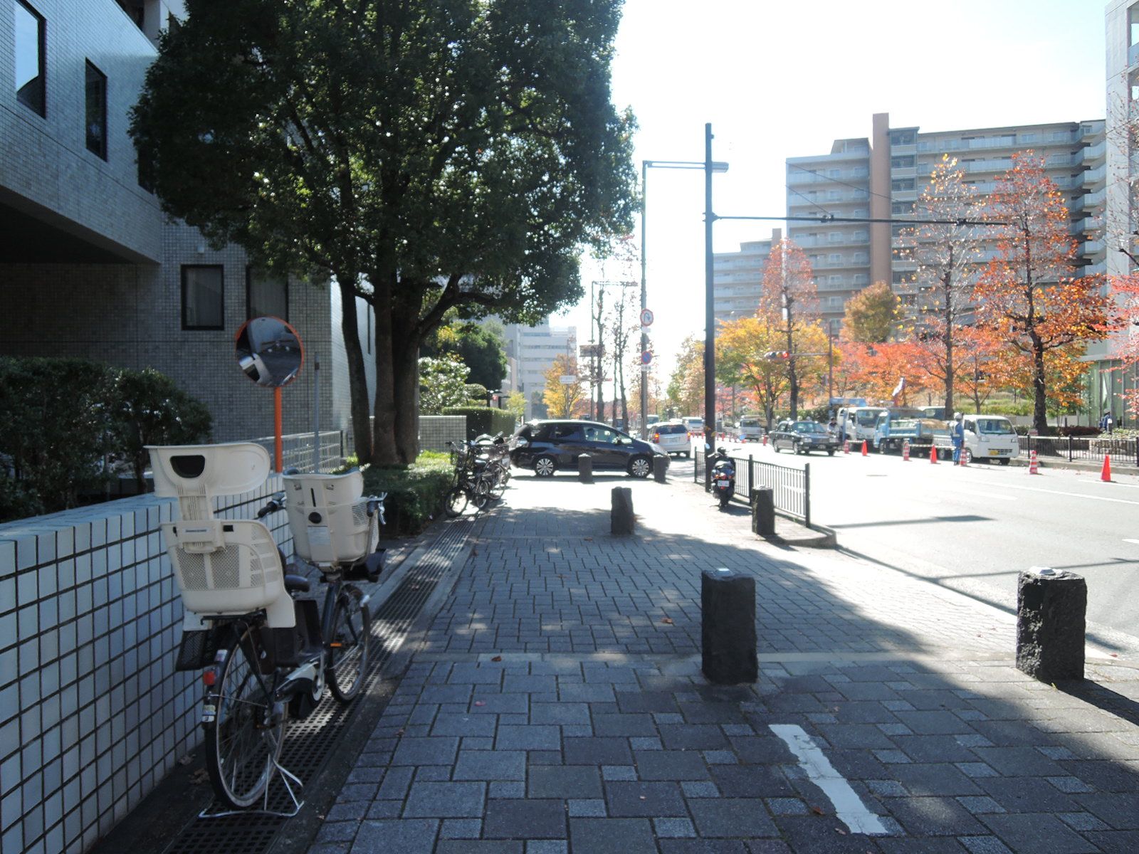 三井住友千里ビル前面の通り
