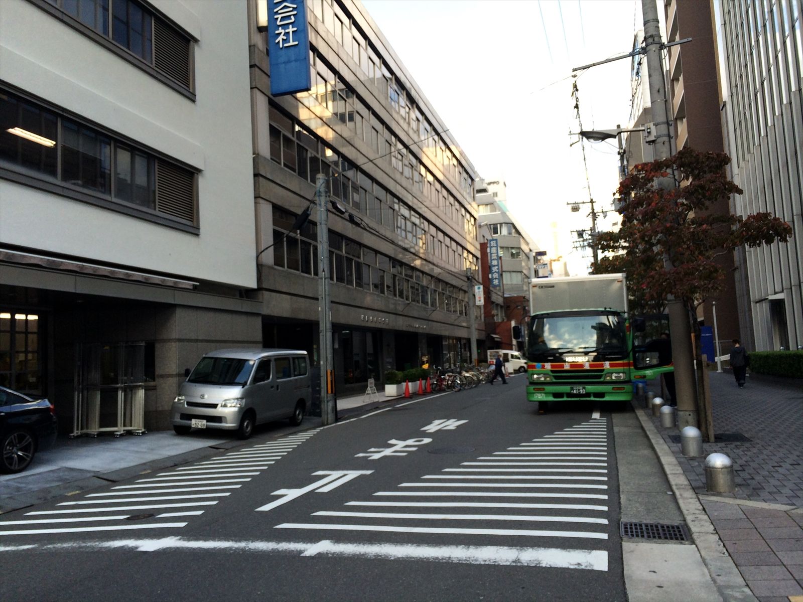 中小さまざまなオフィスビルが並ぶエリア