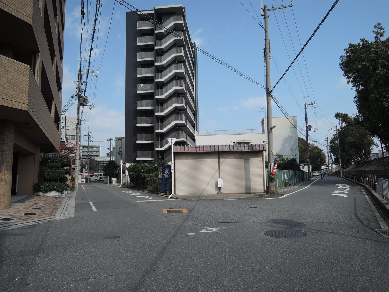 オフィスビル近くの様子