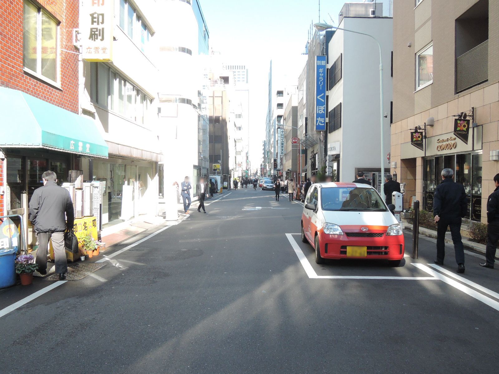 宝照ビル前面の通り