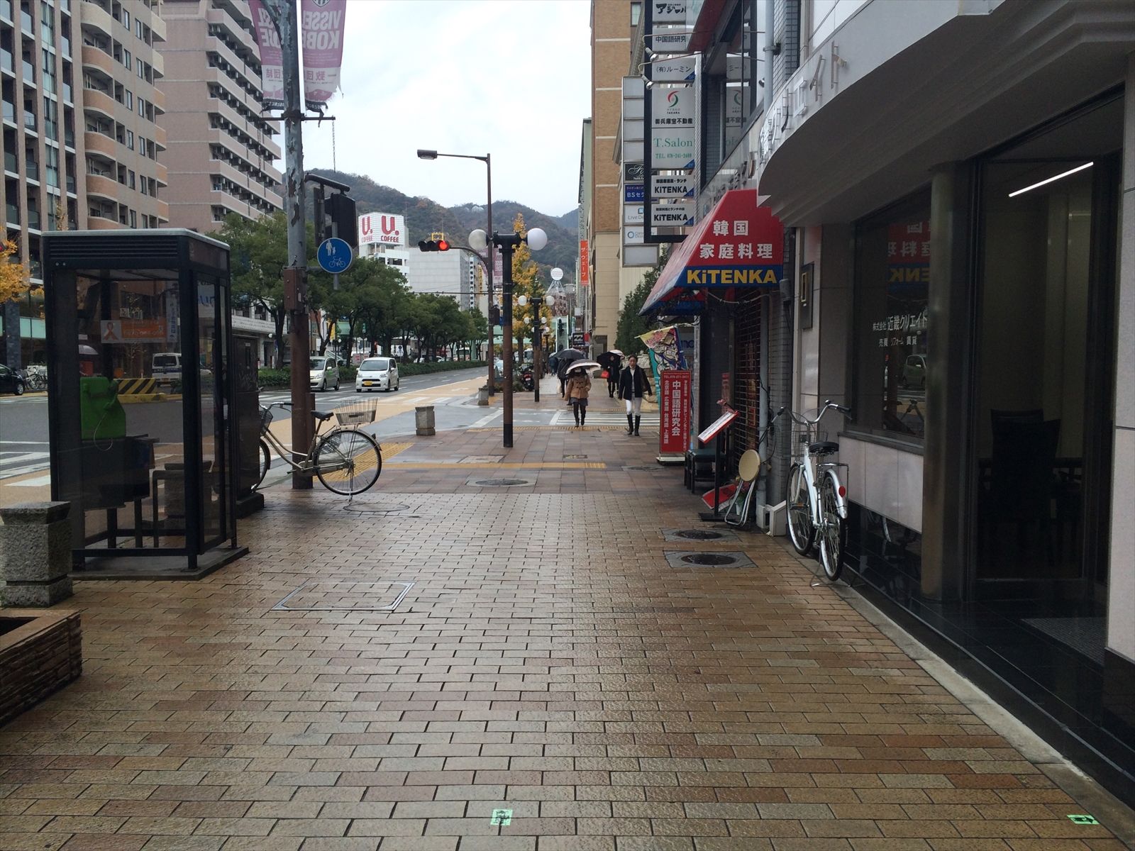 飲食店やコンビニの揃っているエリア