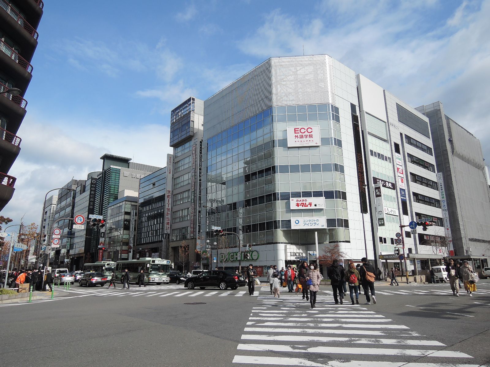 京都鳥居ビル前面の通り